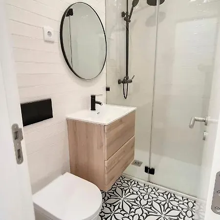 アパート Spacious Terrace Flat Near Graca And Alfama リスボン