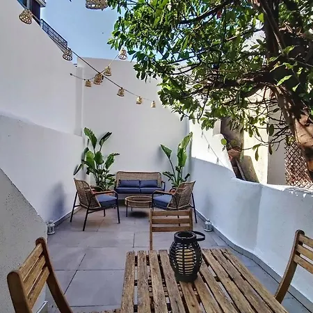 Spacious Terrace Flat Near Graca And Alfama リスボン