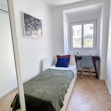 Spacious Terrace Flat Near Graca And Alfama * Lisbona