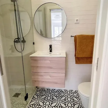 Spacious Terrace Flat Near Graca And Alfama Lisboa